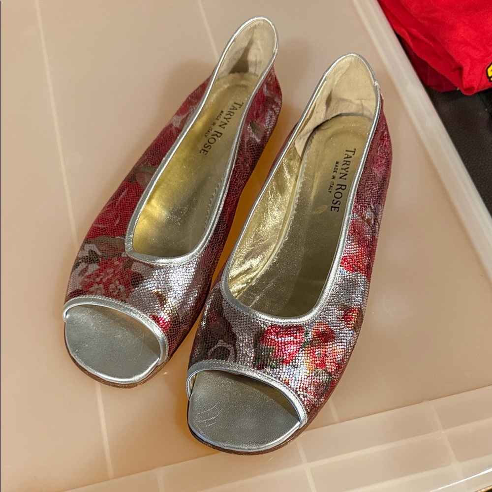 Taryn Rose Women's Silver and Red /Pink Floral Flats